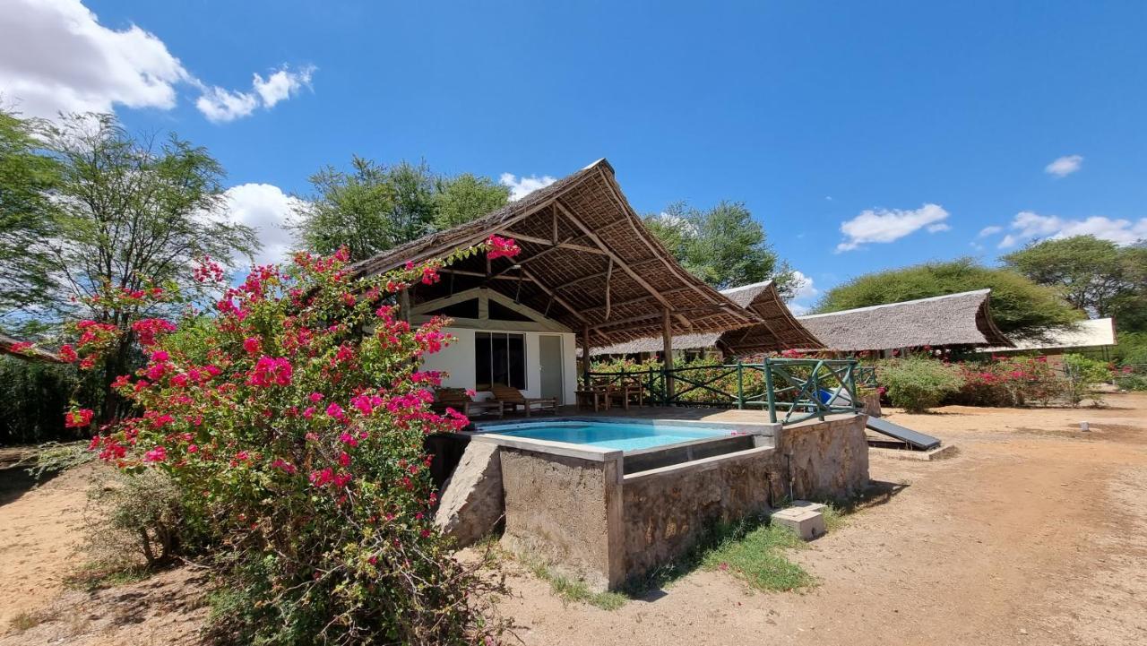 Manyatta Camp Hotel Voi Luaran gambar