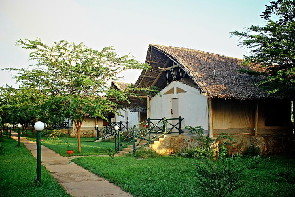 Manyatta Camp Hotel Voi Luaran gambar