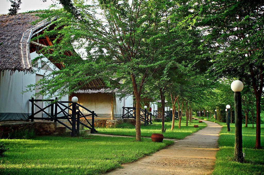 Manyatta Camp Hotel Voi Luaran gambar